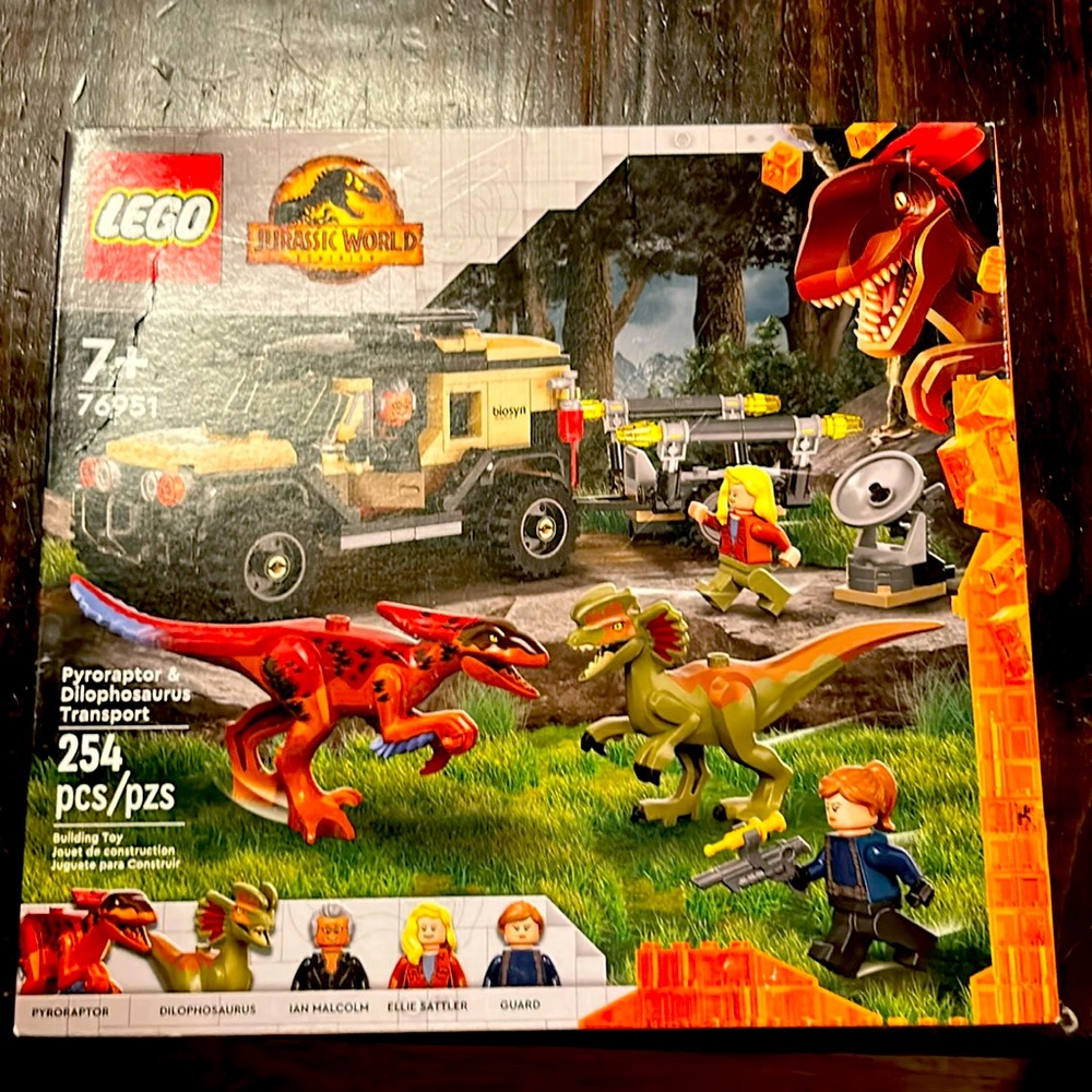NIB Lego Jurassic World Truck and dinosaurs 76951 Pyroraptor & Dilophosaurus